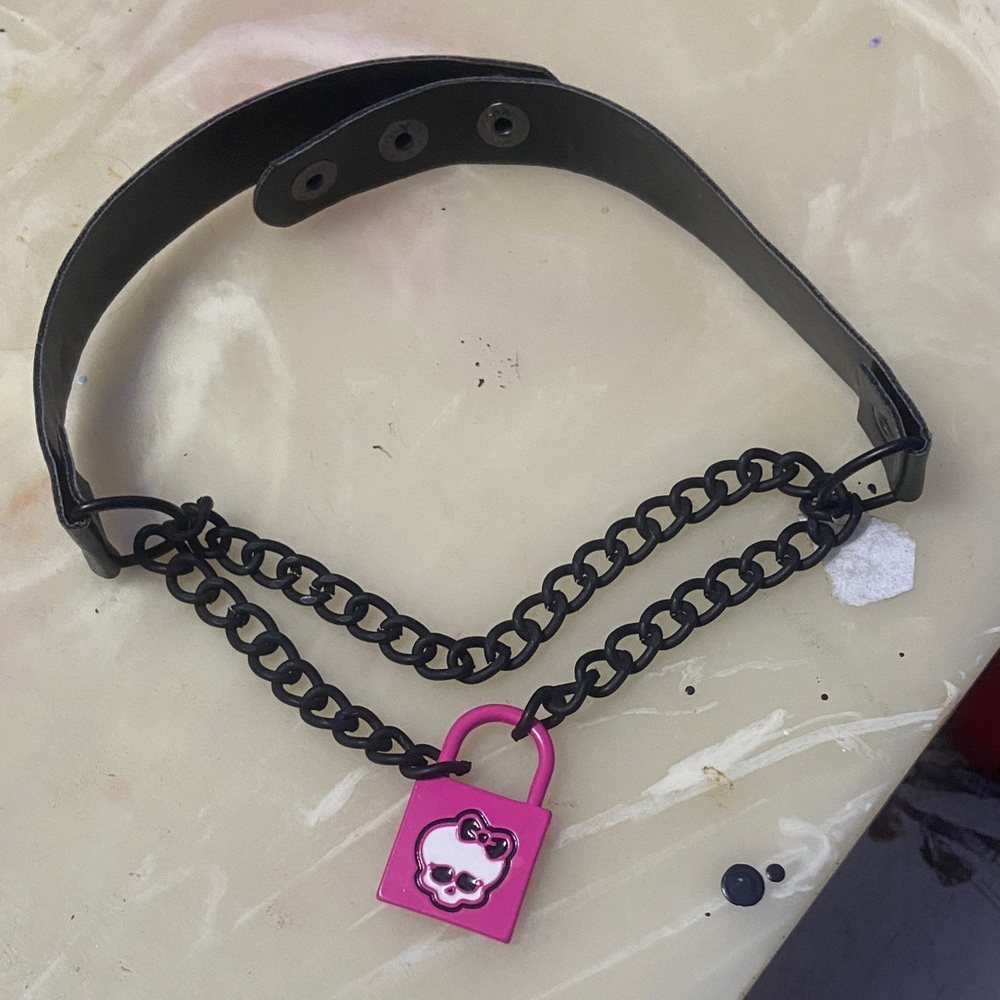 hot topic monster high black + pink chain choker necklace